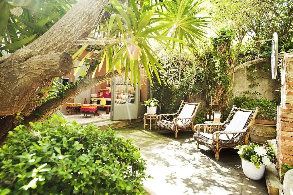 Maison Jolie Saint-Tropez 0*,  Francia